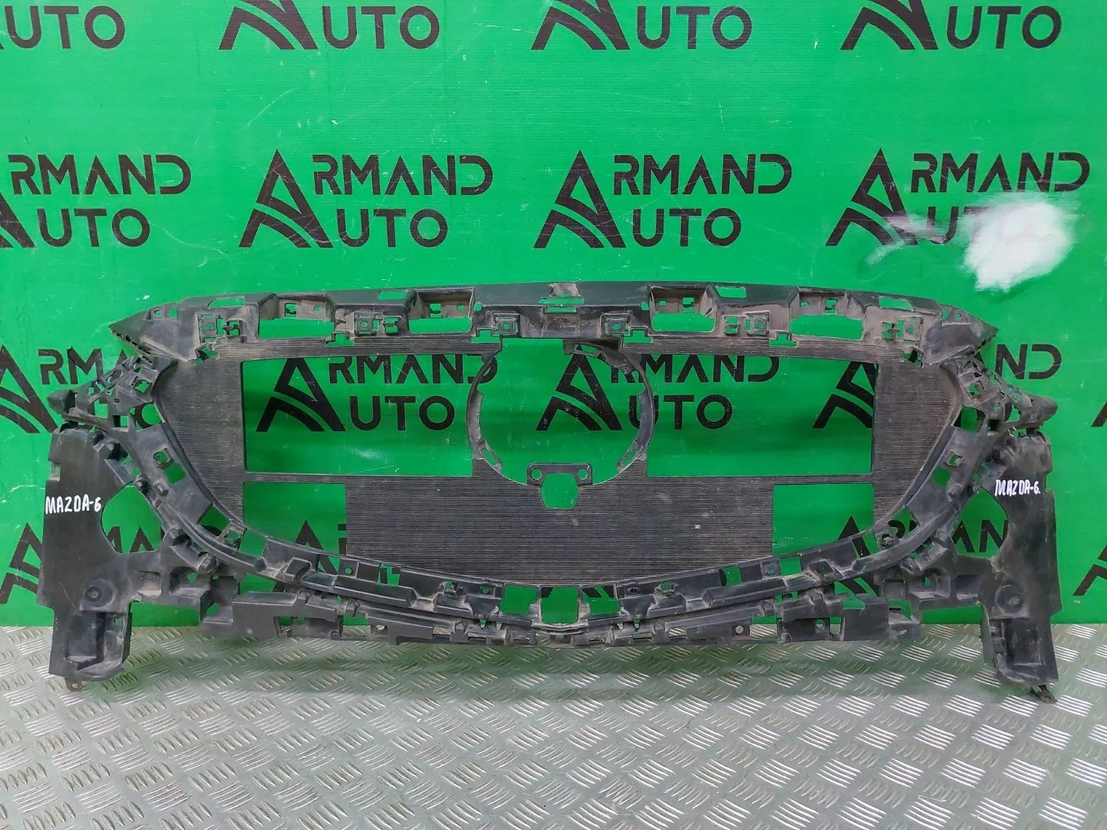 Кронштейн решетки радиатора Mazda 6 2018-нв 3 GJ