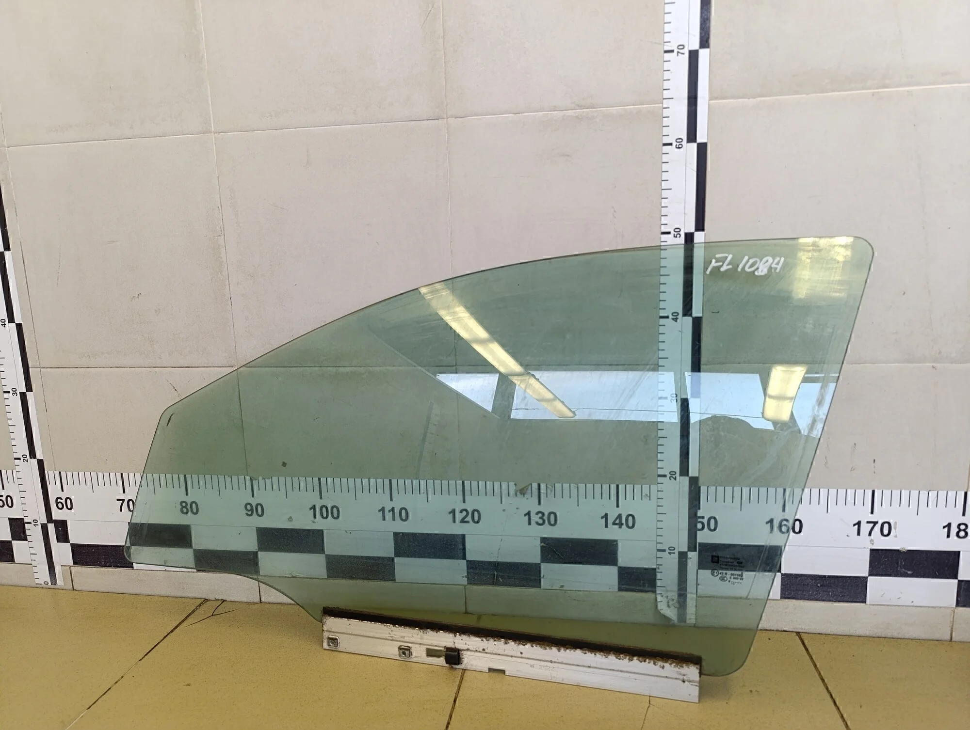 Стекло двери передней левой Astra H / Family 2004-2015