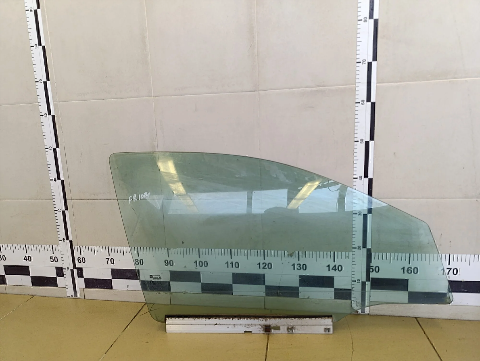 Стекло двери передней правой Astra H / Family 2004-2015