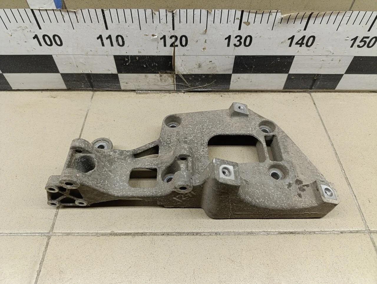 Кронштейн генератора Passat [B6] 2005-2010