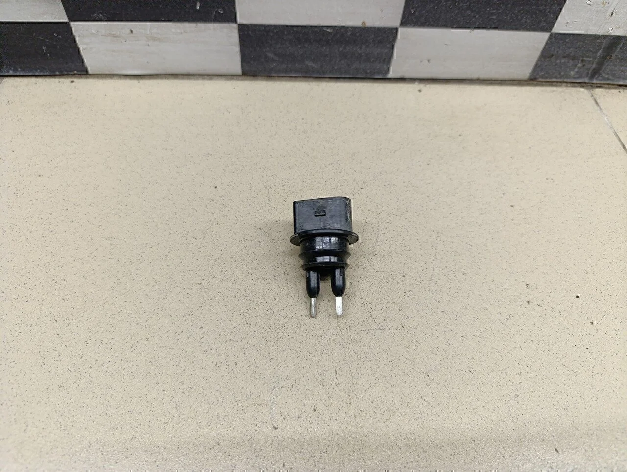 Датчик уровня в бачок омывателя A3 (8L1) 1996-2003