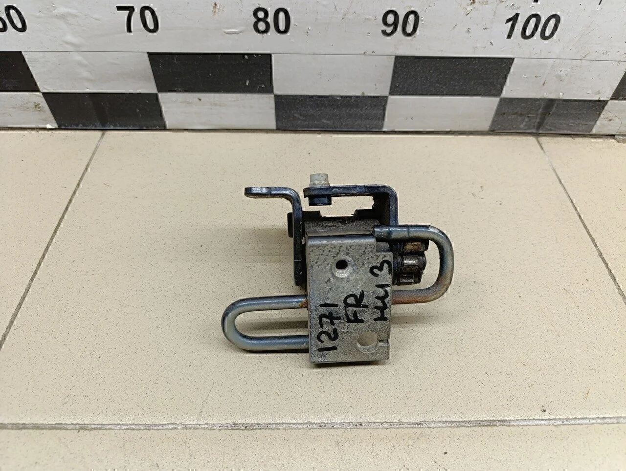 Петля двери передней правой нижняя Golf V 2003-2009