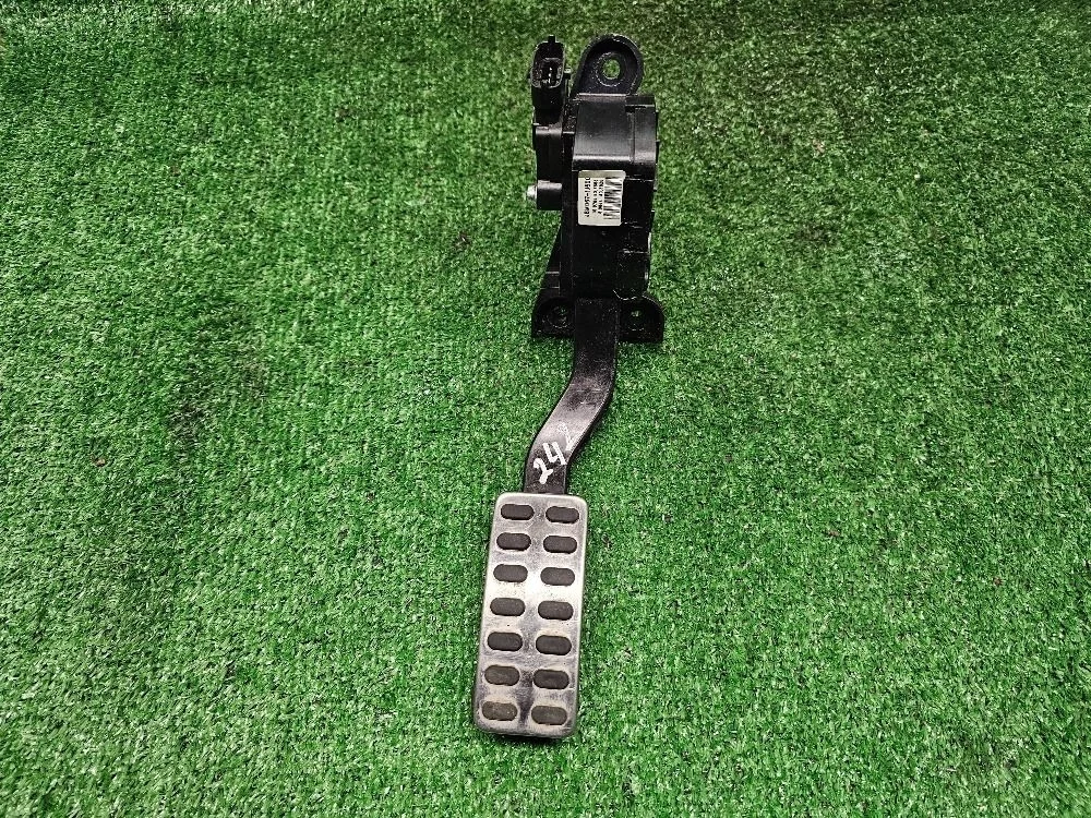 Педаль газа Hyundai Solaris 1