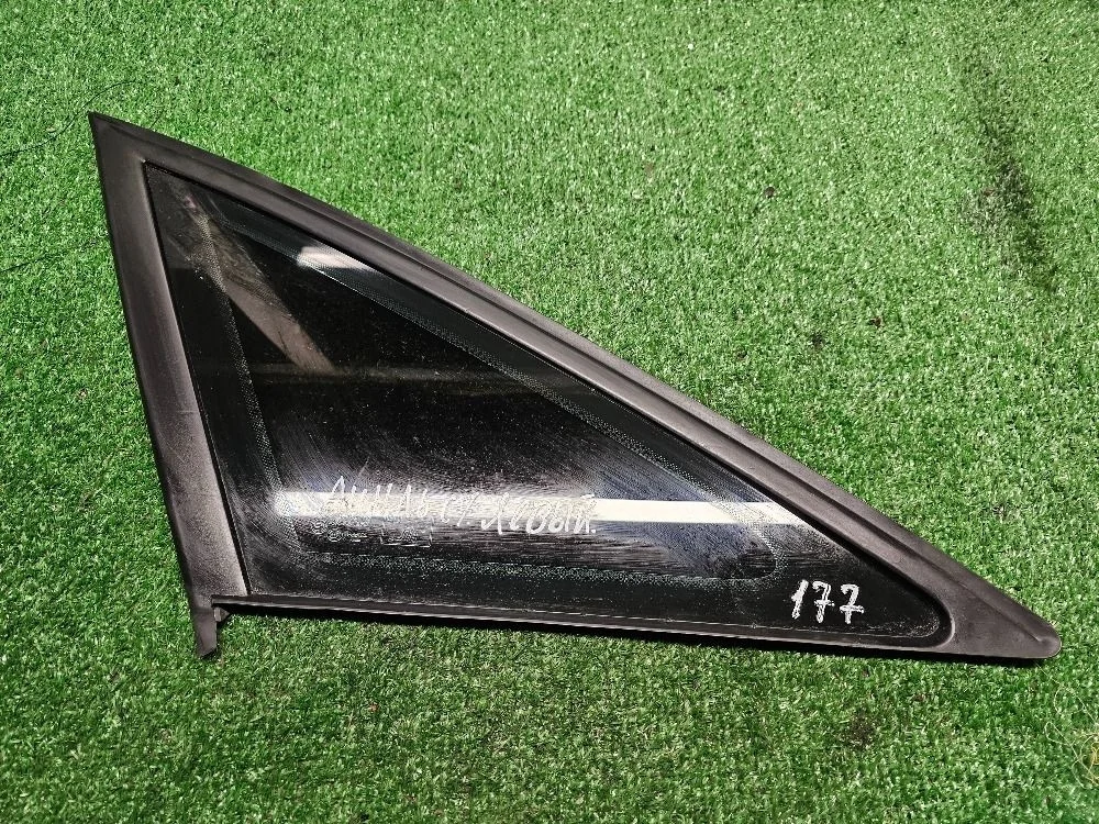 Стекло кузовное глухое заднее левое Audi A6 C7