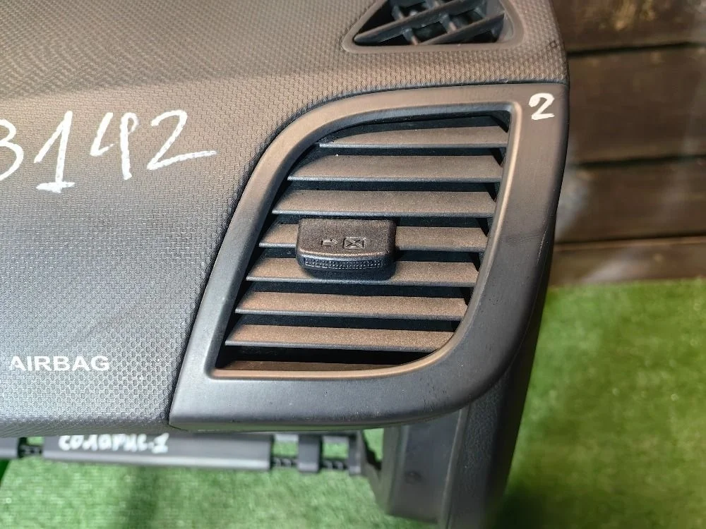 Дефлектор воздушный правый Hyundai Solaris