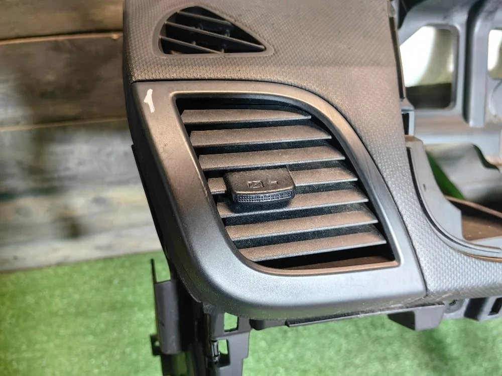 Дефлектор воздушный левый Hyundai Solaris