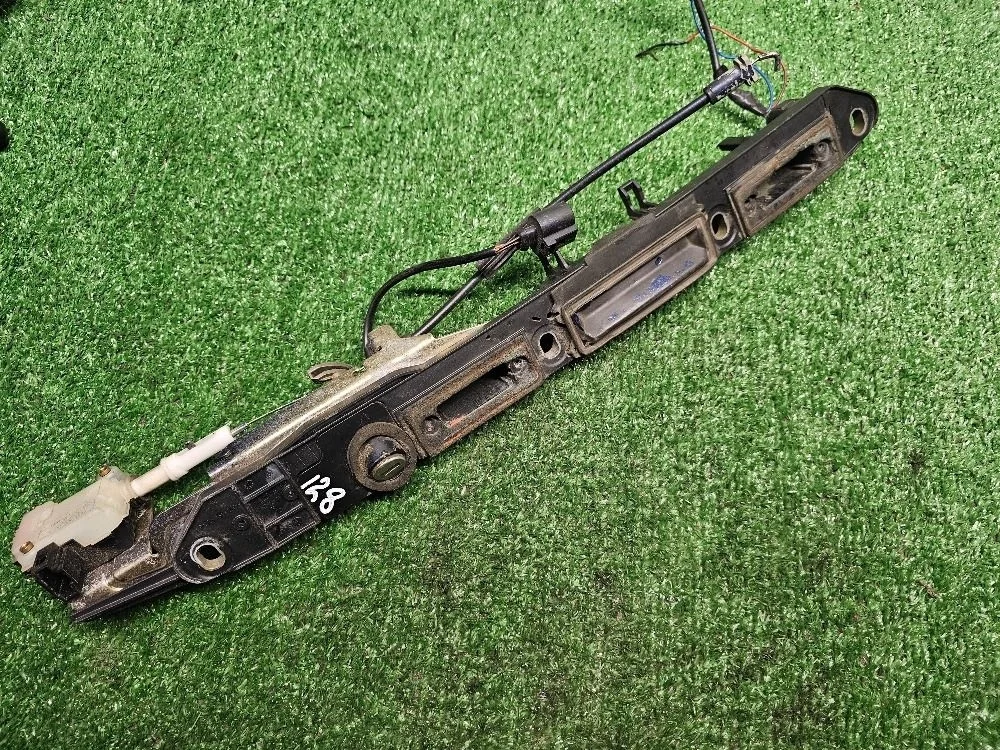 Ручка открывания багажника Volkswagen Passat B5