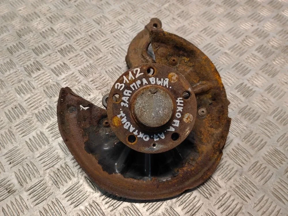 Кулак поворотный задний правый Skoda Octavia