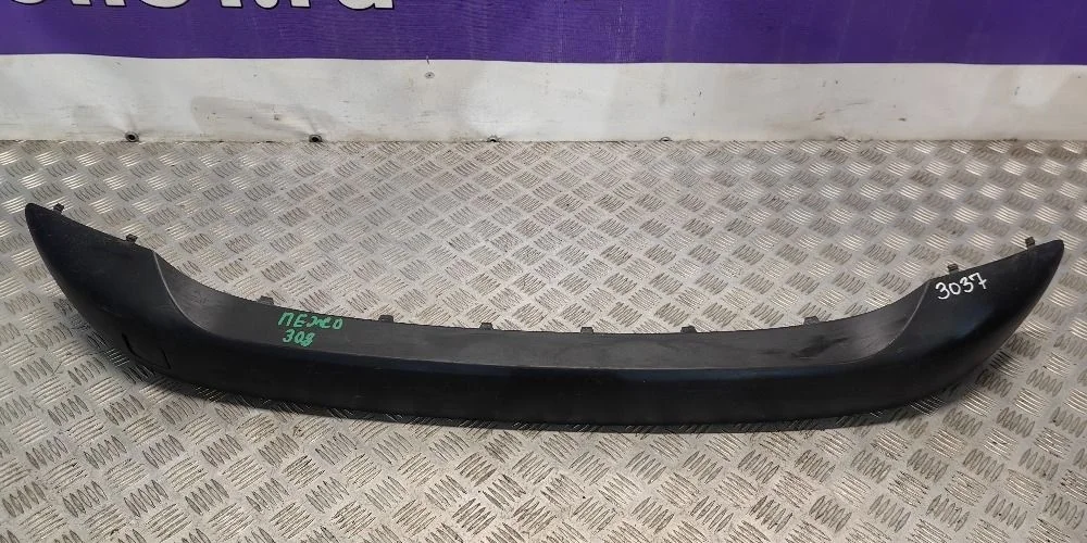 Молдинг переднего бампера Peugeot 308