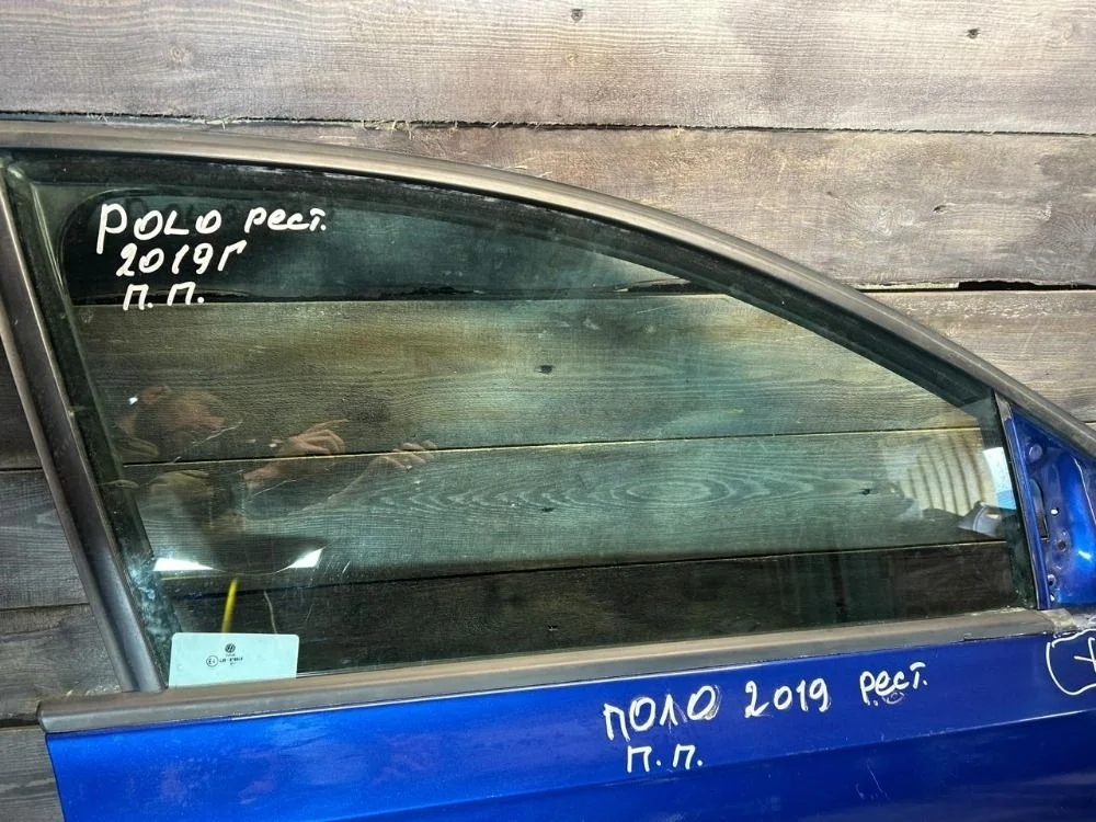Стекло двери передней правой Volkswagen Polo 5.