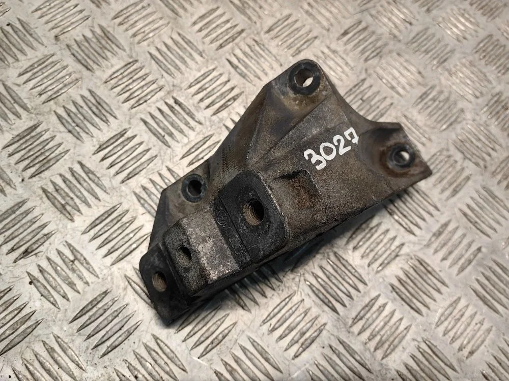 Кронштейн МКПП левый Volkswagen Golf 4