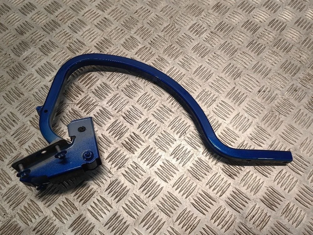 Петля крышки багажника левая VW Polo рест.