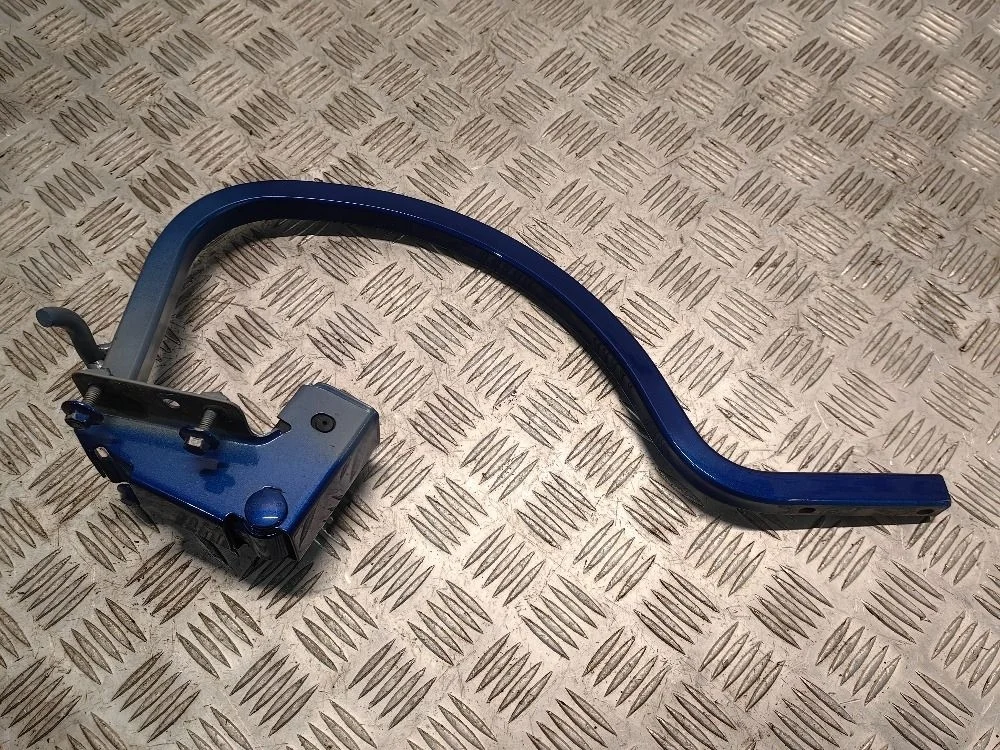 Петля крышки багажника правая VW Polo рест.