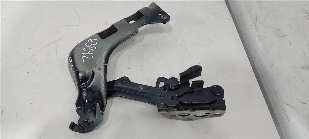 Петля капота левая A2538800128  2.2 CDI Mercedes