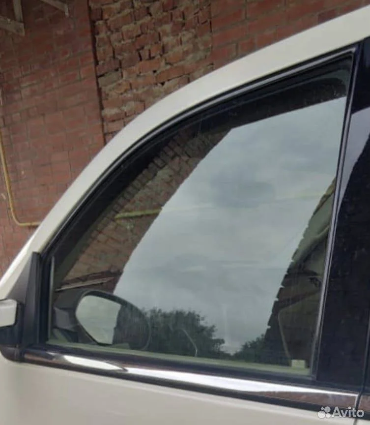 Молдинг стекла Cadillac Escalade GMT900 (2006—2014)