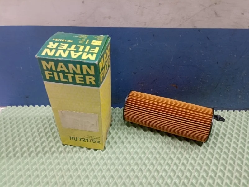 Фильтр масляный Bmw 1-Series 2011 HU7215X E87/E81 2.0 N47