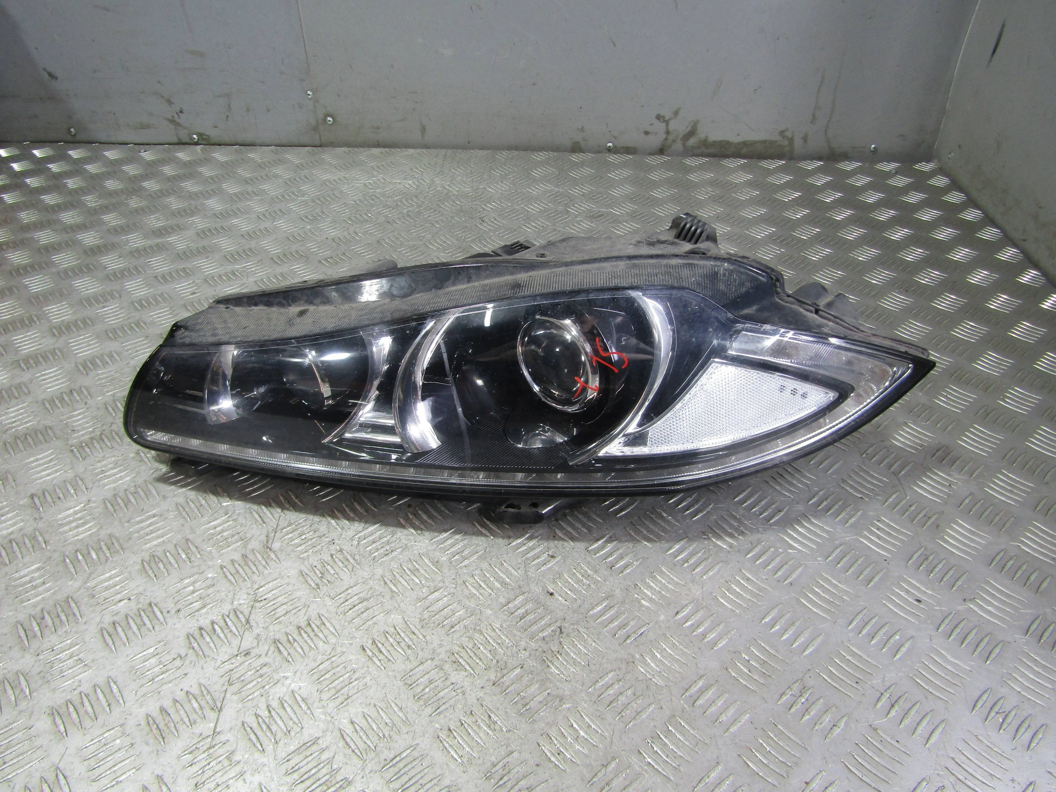 Фара левая JAGUAR XF I рестайлинг (2011—2015)