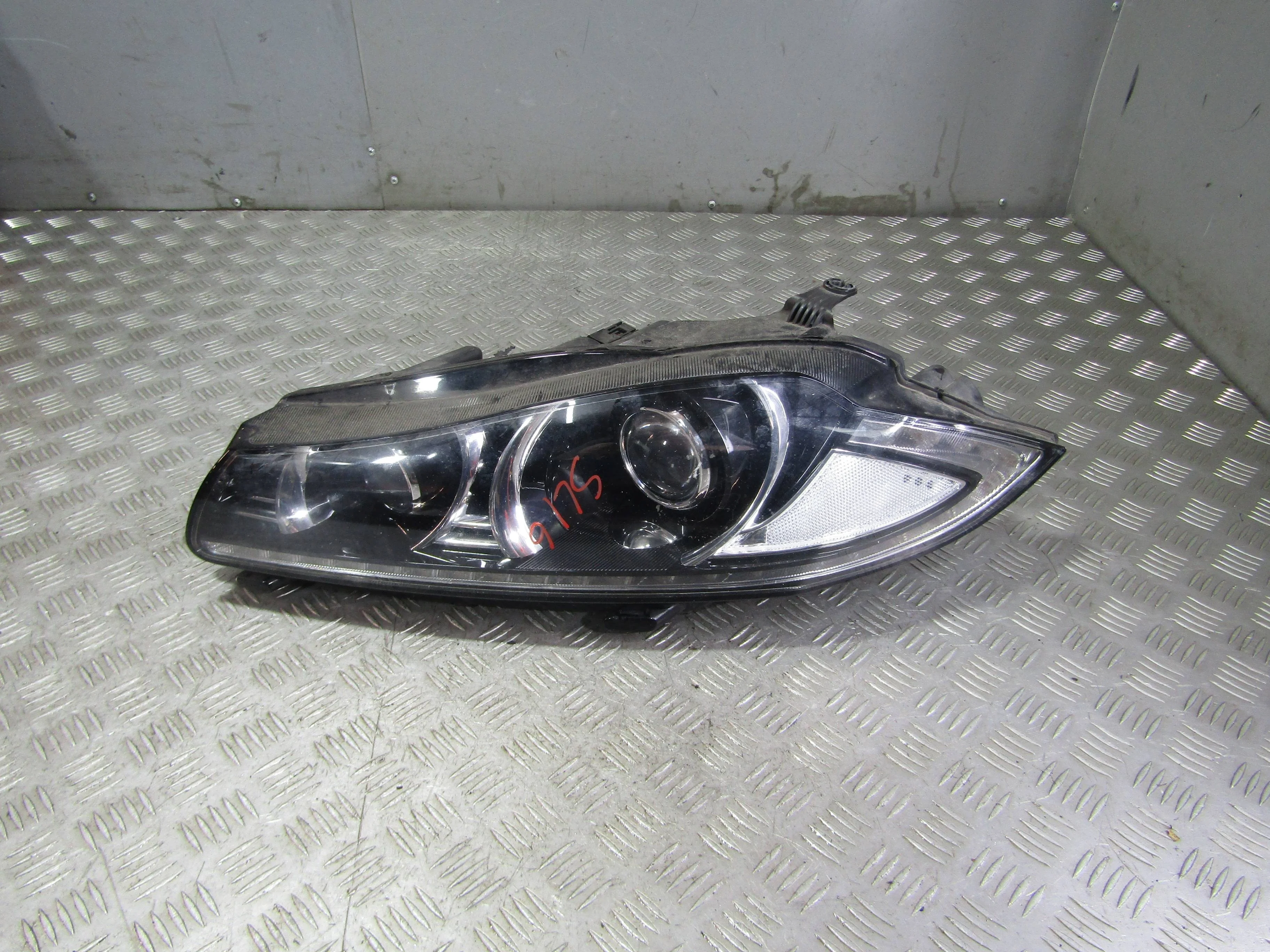 Фара левая JAGUAR XF I рестайлинг (2011—2015)