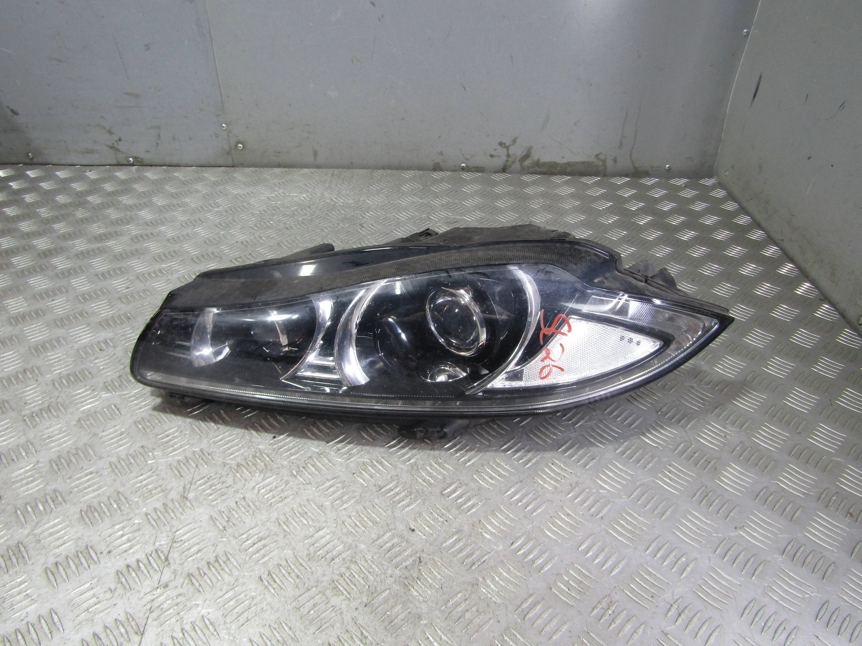Фара левая JAGUAR XF I рестайлинг (2011—2015)