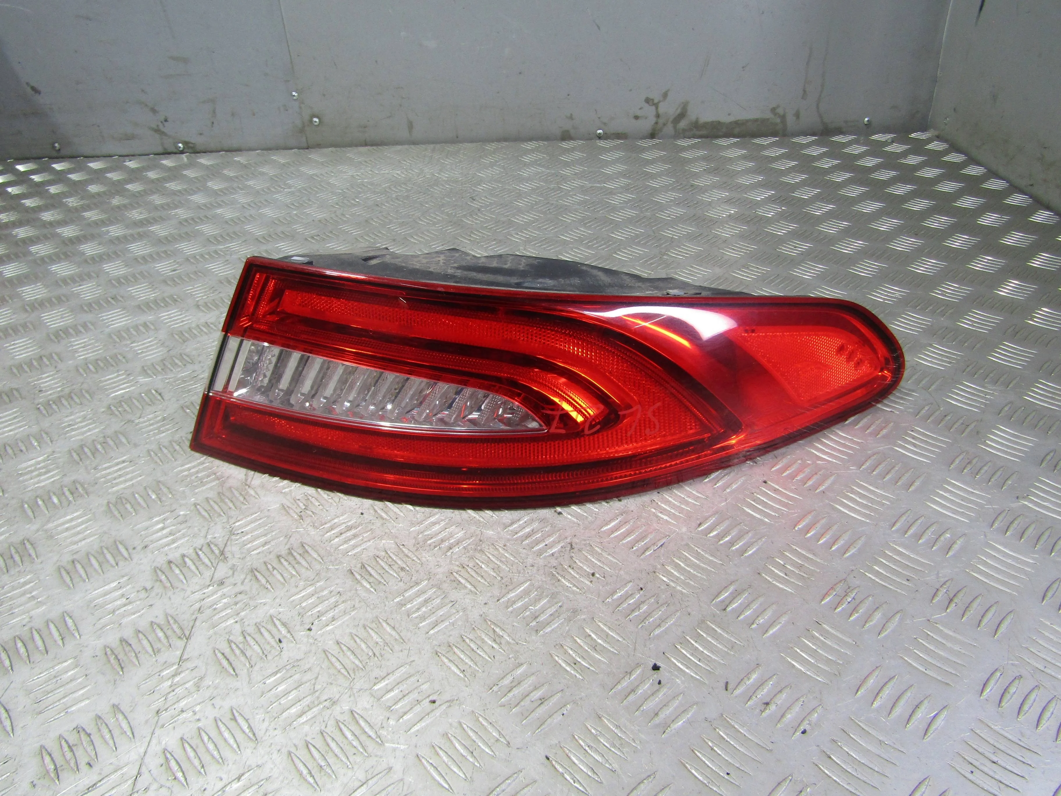 Фонарь внешний правый JAGUAR XF I рестайлинг (201