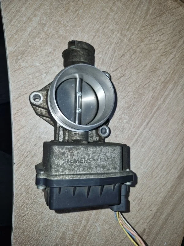 Дроссельная заслонка Peugeot 307 2008 3H