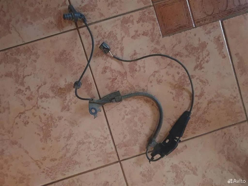 Датчик ABS передний правый Toyota Camry XV50 (2011—2014)