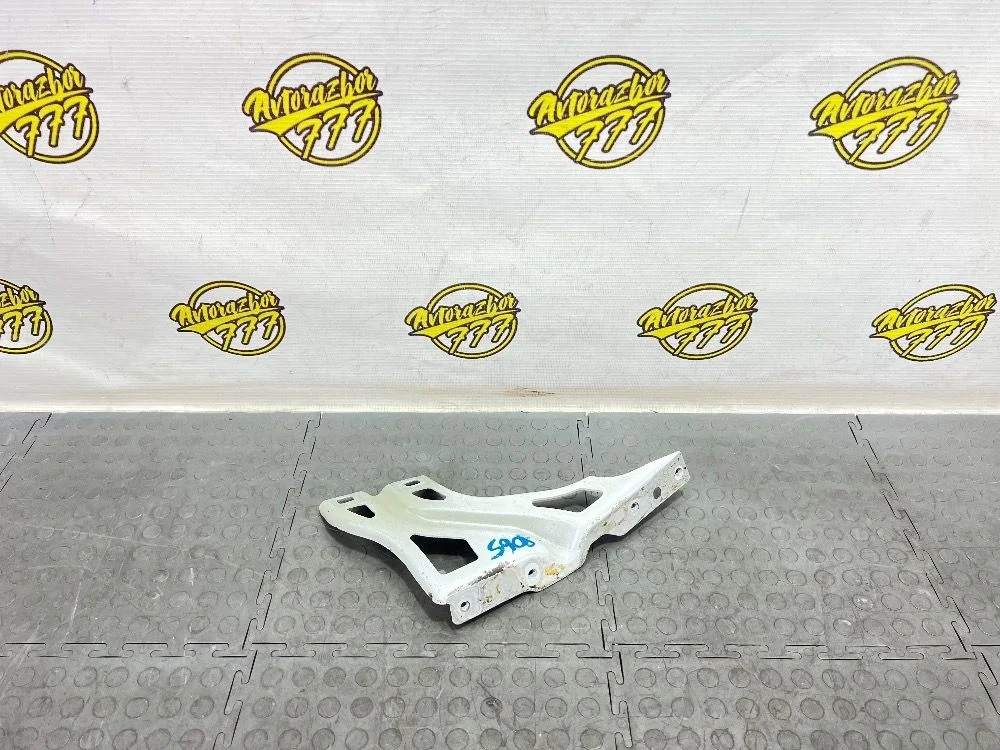 Кронштейн крепления крыла Audi Q3 I рестайлинг (2014—2018)