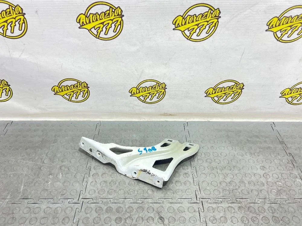 Кронштейн крепления крыла Audi Q3 I рестайлинг (2014—2018)