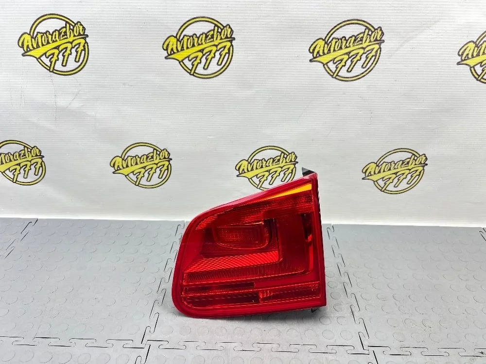 Фонарь задний внутренний правый Volkswagen Tiguan I рестайлинг (2011—2019)