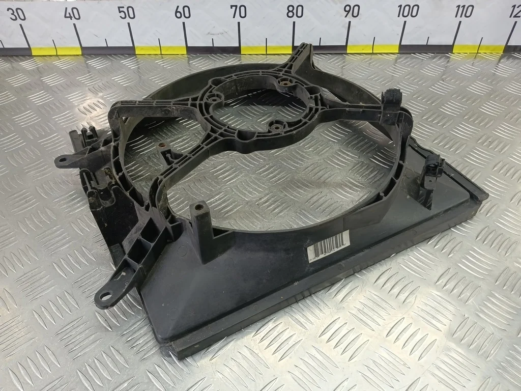 Диффузор вентилятора (Кожух) MITSUBISHI CARISMA I