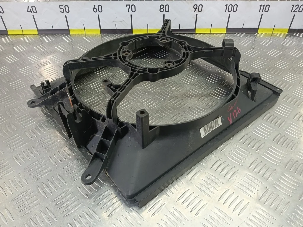 Диффузор вентилятора (Кожух) MITSUBISHI CARISMA I