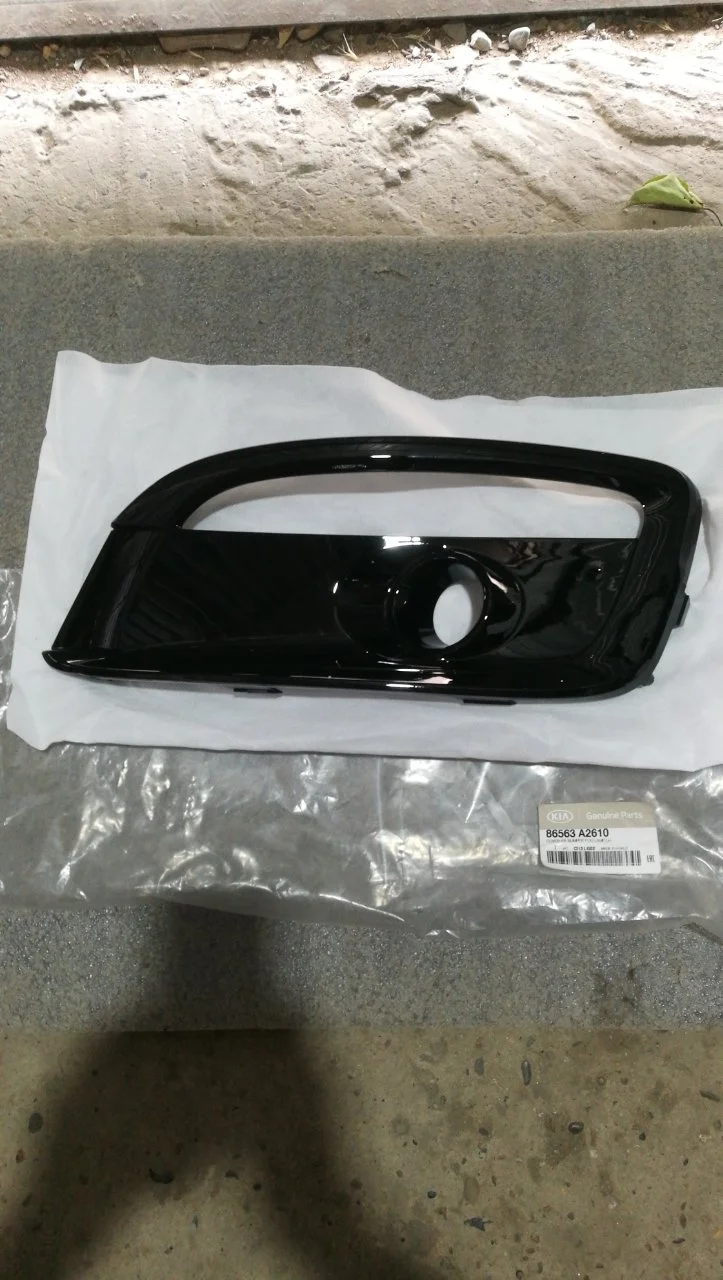 Накладка ПТФ Kia Ceed 2018 86563A2610 JD, передняя левая