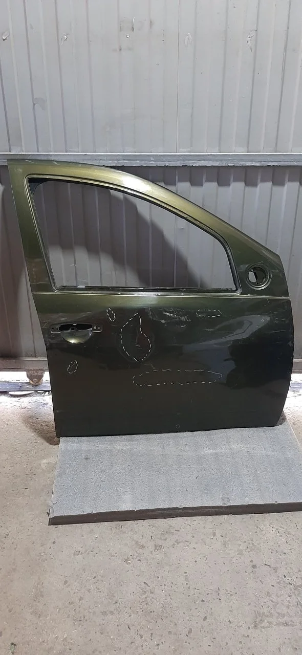 Дверь Renault Duster 801009234R, передняя правая