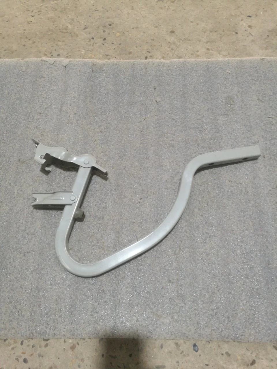 Петля крышки багажника Hyundai Solaris 2016 792204L000 G4FA, задняя правая