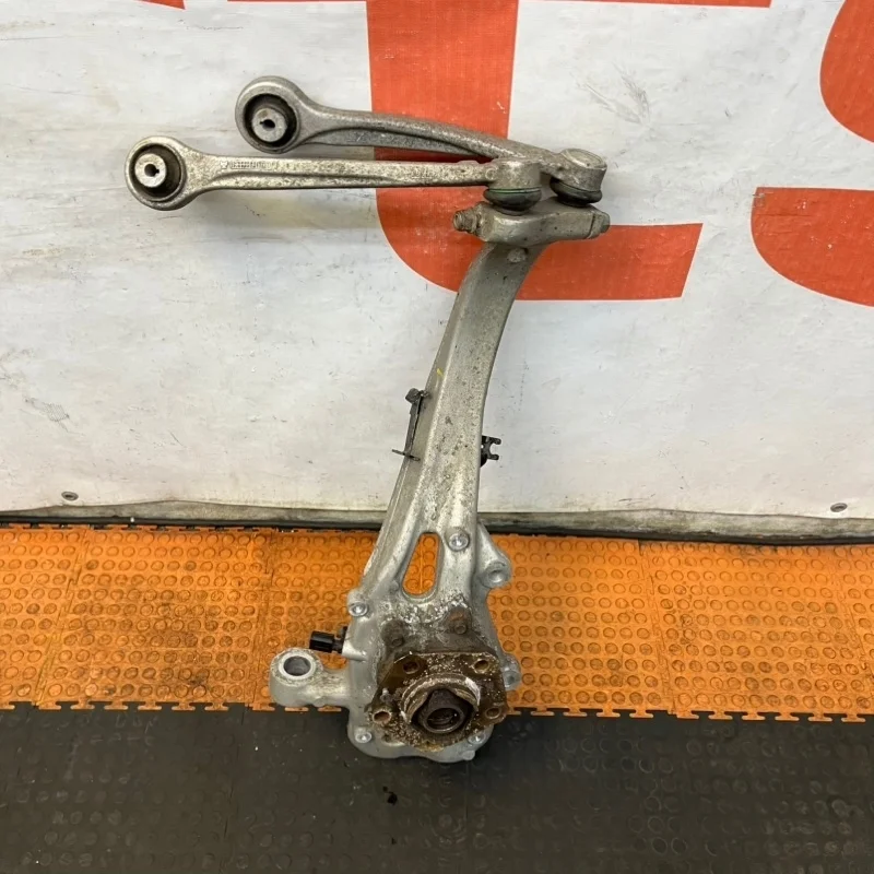 Кулак поворотный Audi Q8 2019 4M