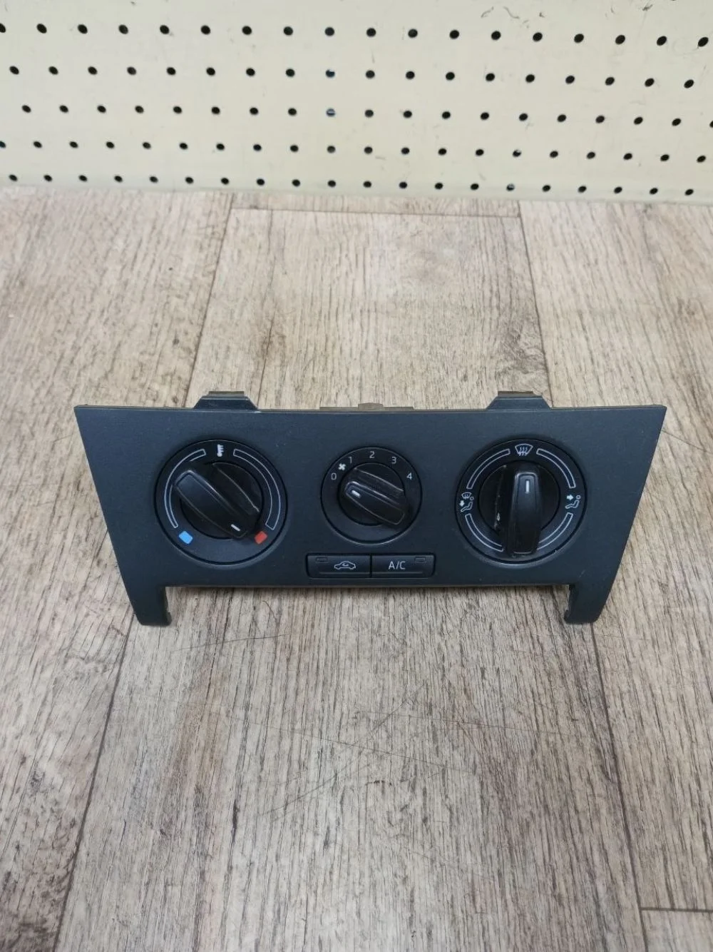 Блок управления отопителем Skoda Rapid I (2012—2017) Rapid I (2012—2017) NH3