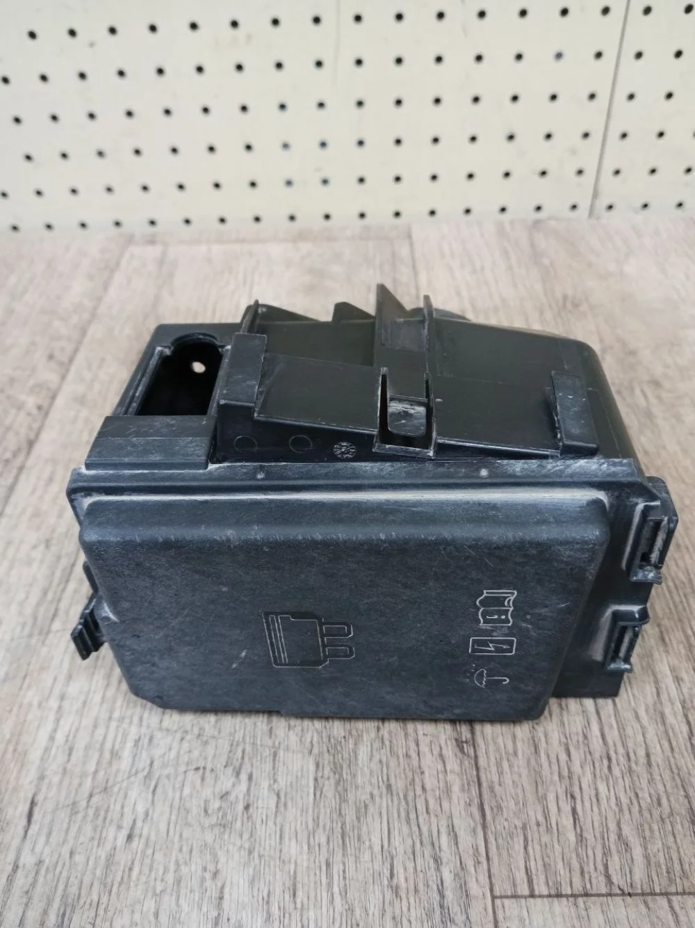 Корпус блока предохранителей Skoda Rapid I (2012—2017) Rapid I (2012—2017) NH3