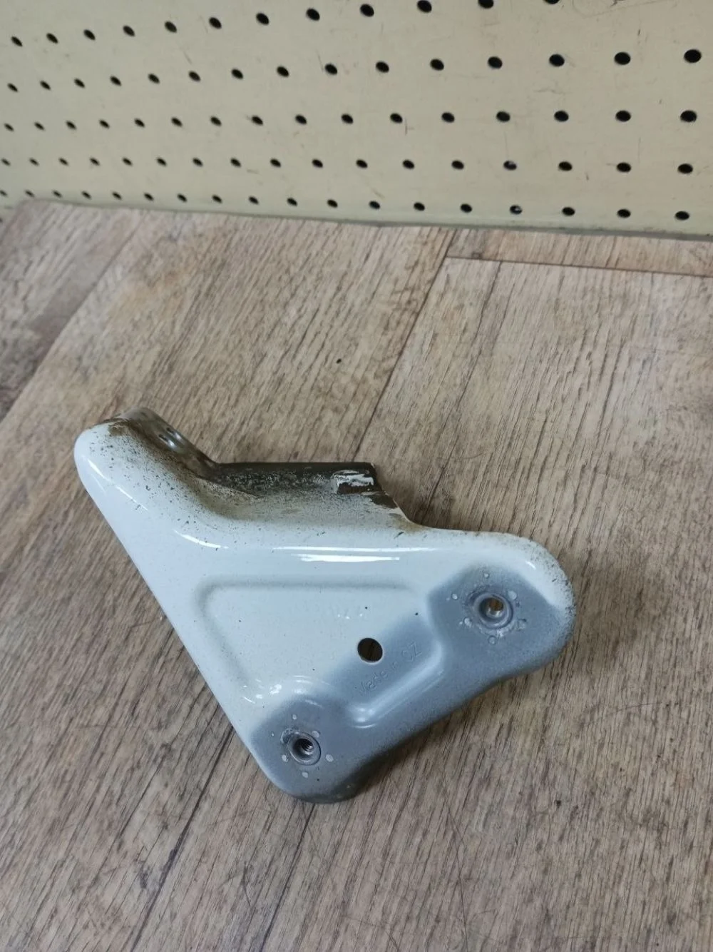 Кронштейн крепления крыла Skoda Rapid I (2012—2017) Rapid I (2012—2017) NH3