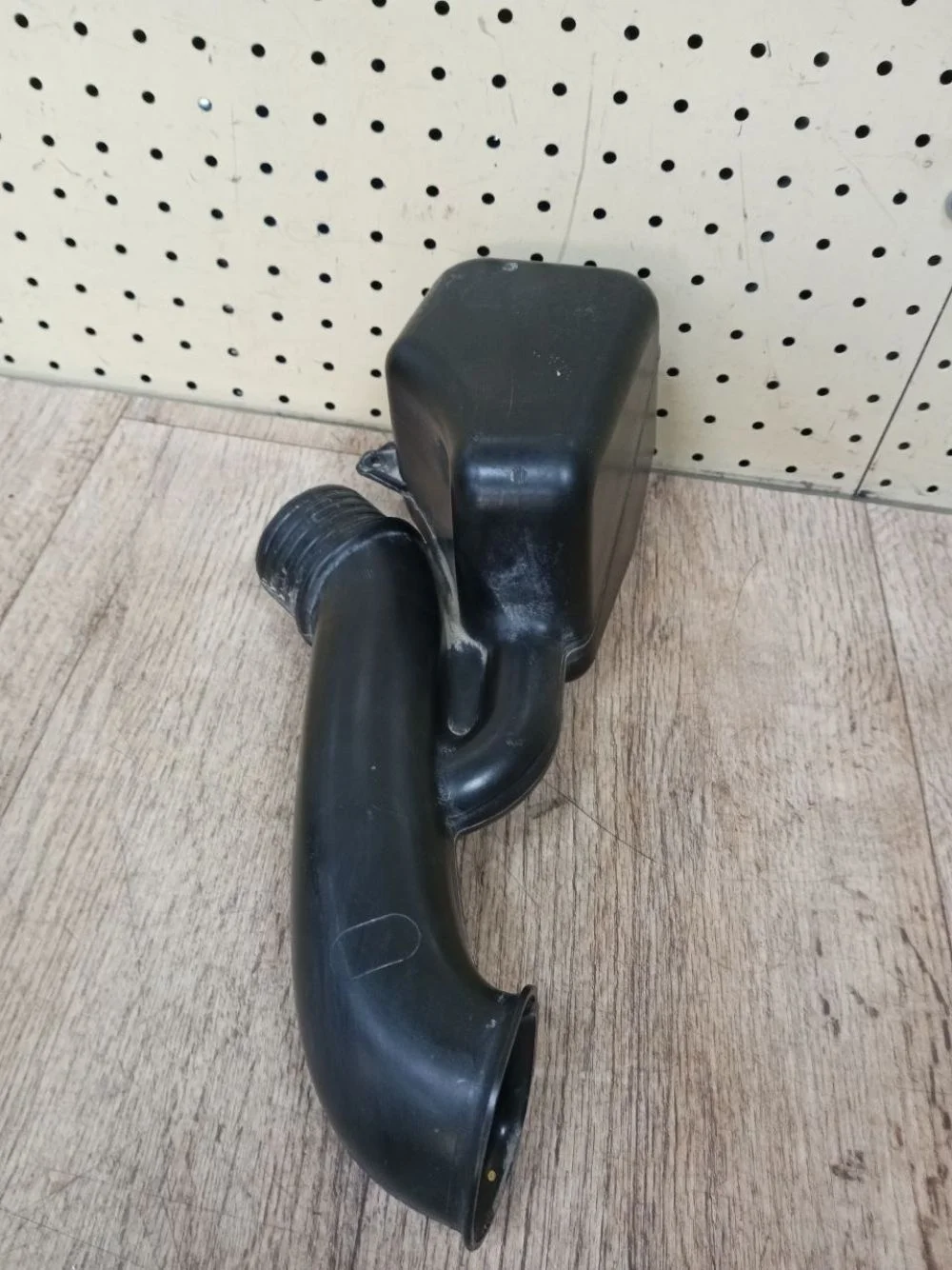 Резонатор воздушного фильтра Skoda Rapid I (2012—2017) Rapid I (2012—2017) 614, 6C1, Седан