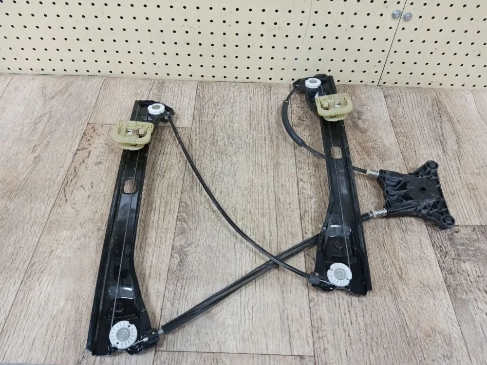 Стеклоподъемник передний без мотора Skoda Rapid I (2012—2017) Rapid I (2012—2017) NH3