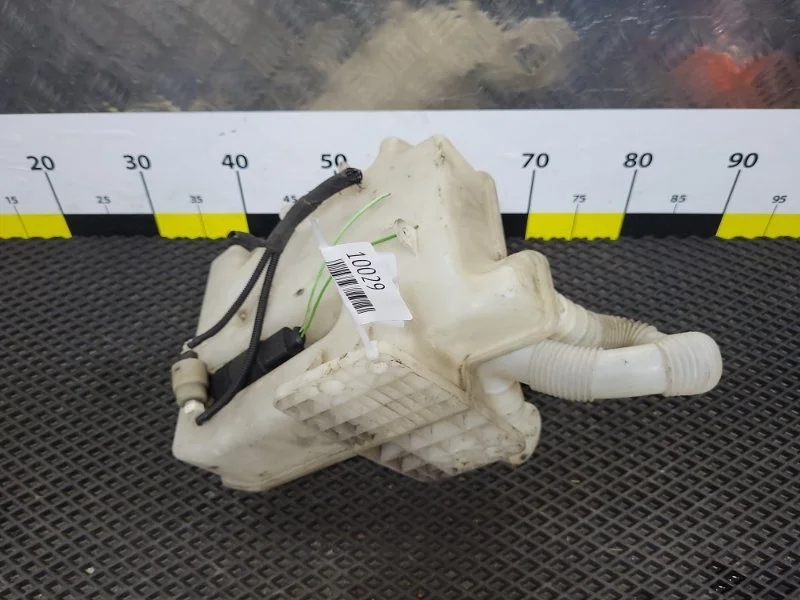 Бачок омывателя Volkswagen Golf 2011 1K0955453 6 CAX 1.4T