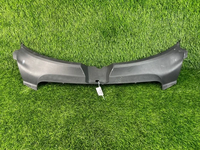 Накладка замка капота Audi A6 2006 4F0807081 C6 BDW 2.4