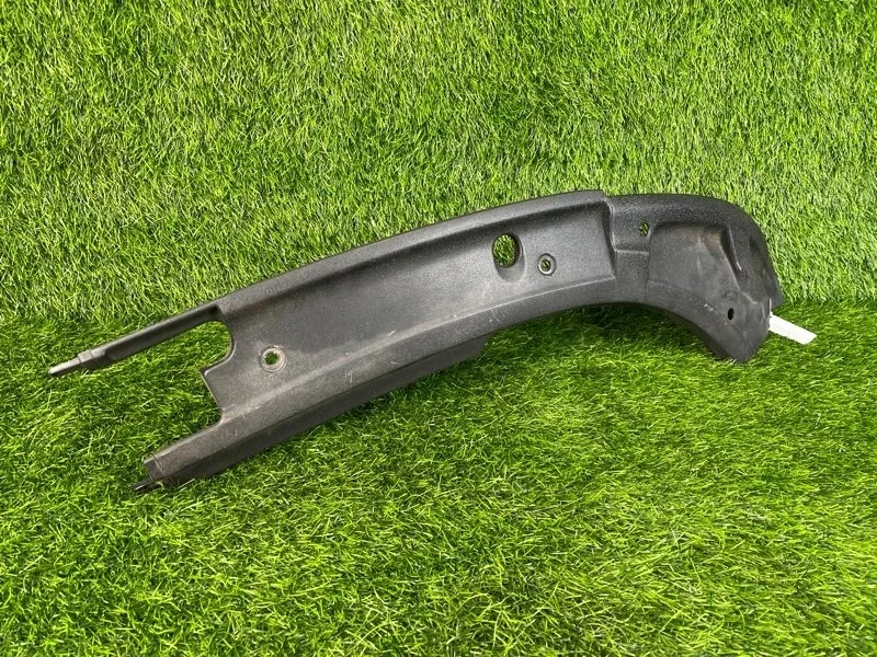 Накладка замка капота Audi TT 2003 8N0860442E 8N AUQ 1.8T, передняя правая