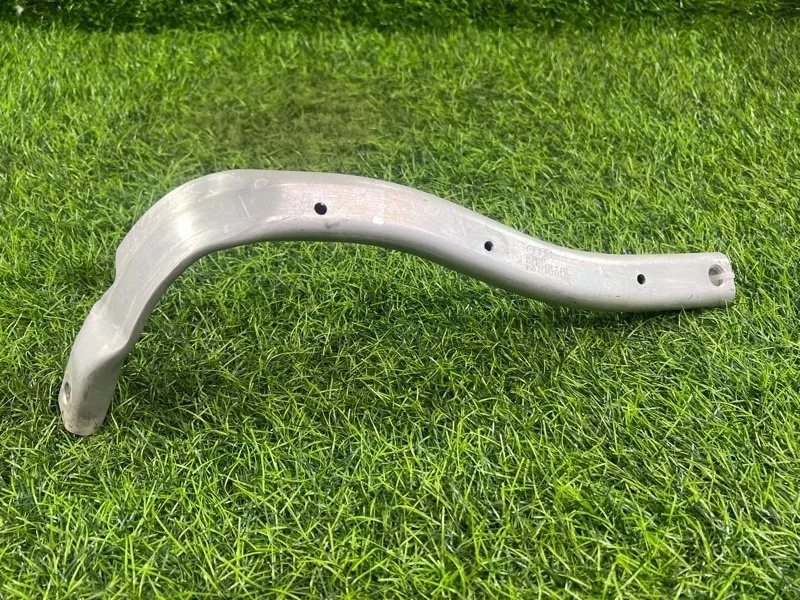 Кронштейн крыла Audi A8 2011 4H0821260C D4 CDR 4.2, передний правый