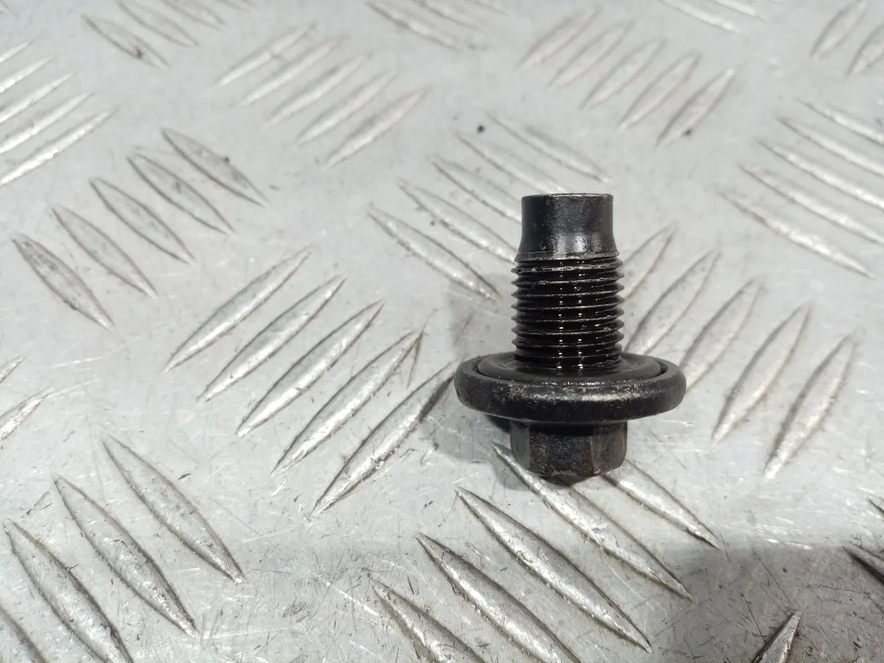 [Б/У] Пробка масляного поддона M14X1.5 [Код: 00619779 ]