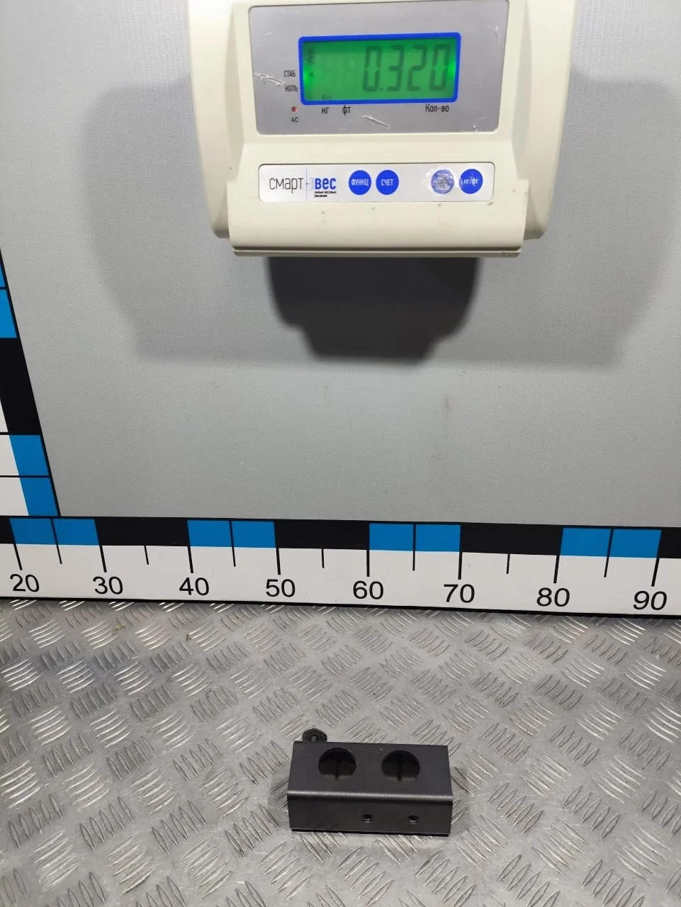 [Б/У] Кронштейн усилителя переднего бампера правый [Код: 00620685 ]