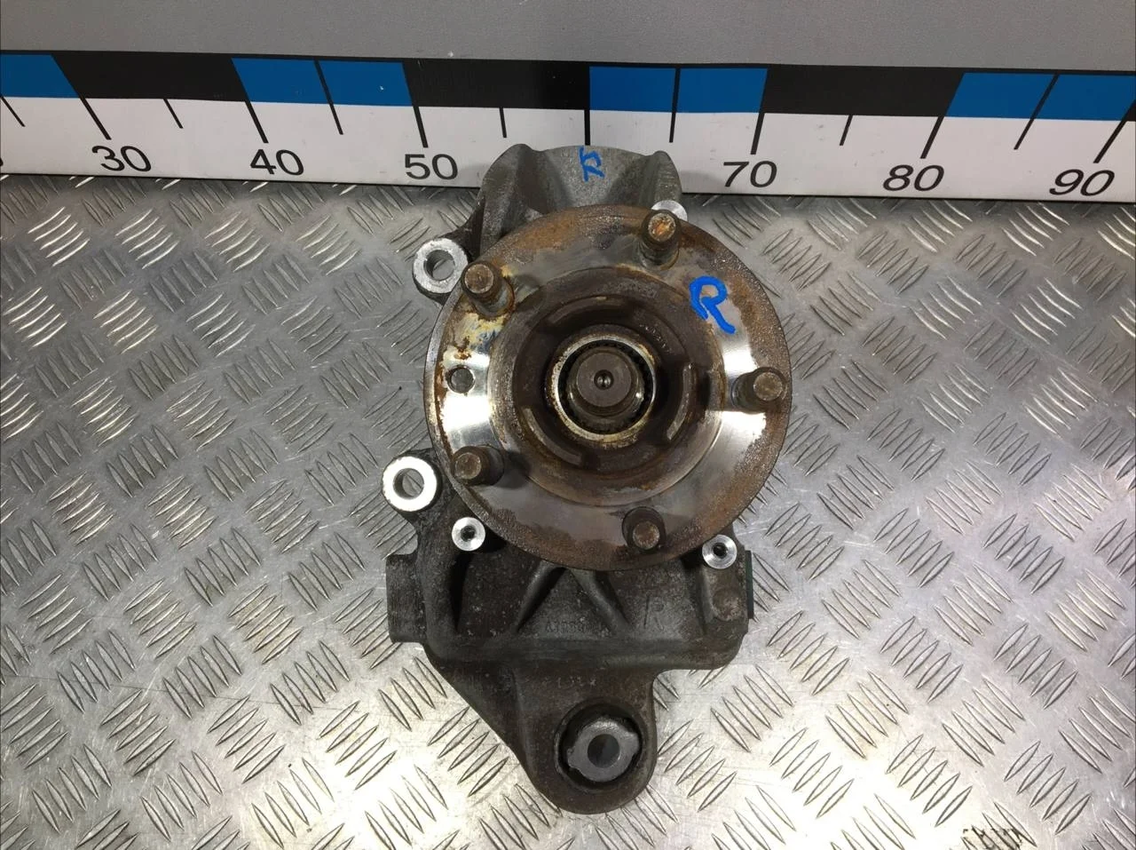 [Б/У] Кулак поворотный задний правый Evoque - в сборе LR024427 BJ321109AB J9C1450 BJ321109AA ступица, LR024505 W713012S430 C2Z3214 стопорное кольцо, LR125663 EX531238BA C2D58913 LR024508 8X231238AA C2P12624 подшипник. пробег 104т [ХОРОШЕЕ] [Код: 00622864 ]