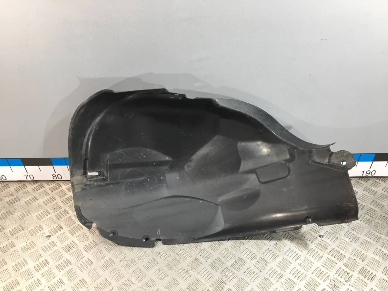 [Б/У] Локер передний левый задняя часть [Код: 00620280 ]