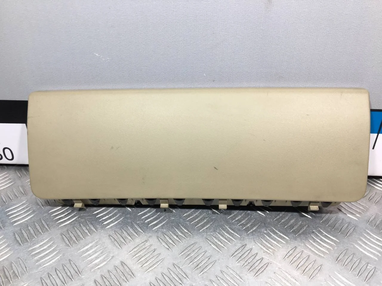 [Б/У] Подушка безопасности нижняя (для колен) - (Состояние: незначительные потертости и царапины) [ХОРОШЕЕ] [Код: 00619524 ]