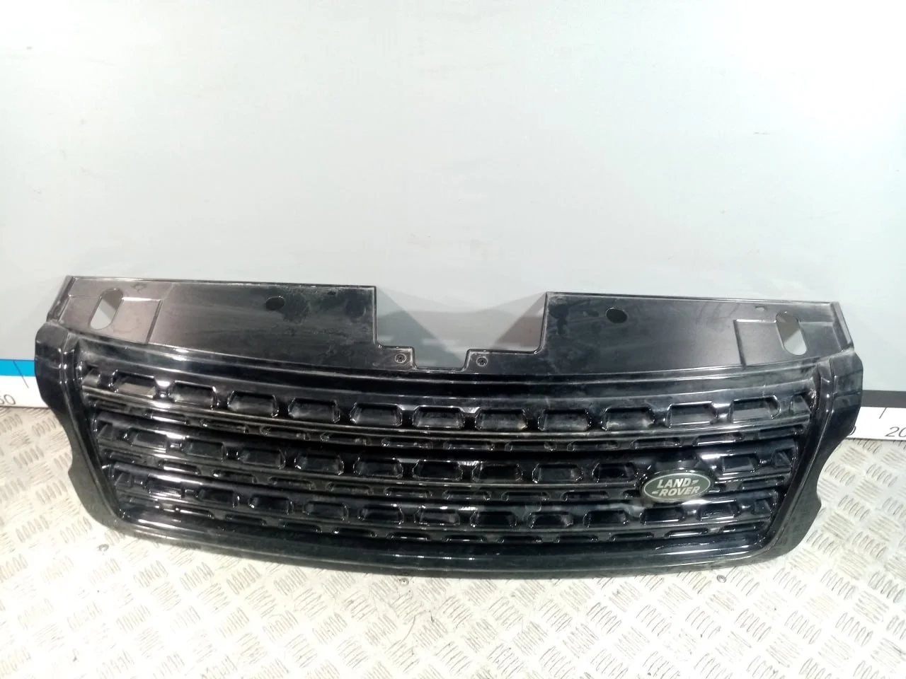 [Б/У] Решетка радиатора Land Rover - Незначительная царапина [ХОРОШЕЕ] [Код: 00620750 ]